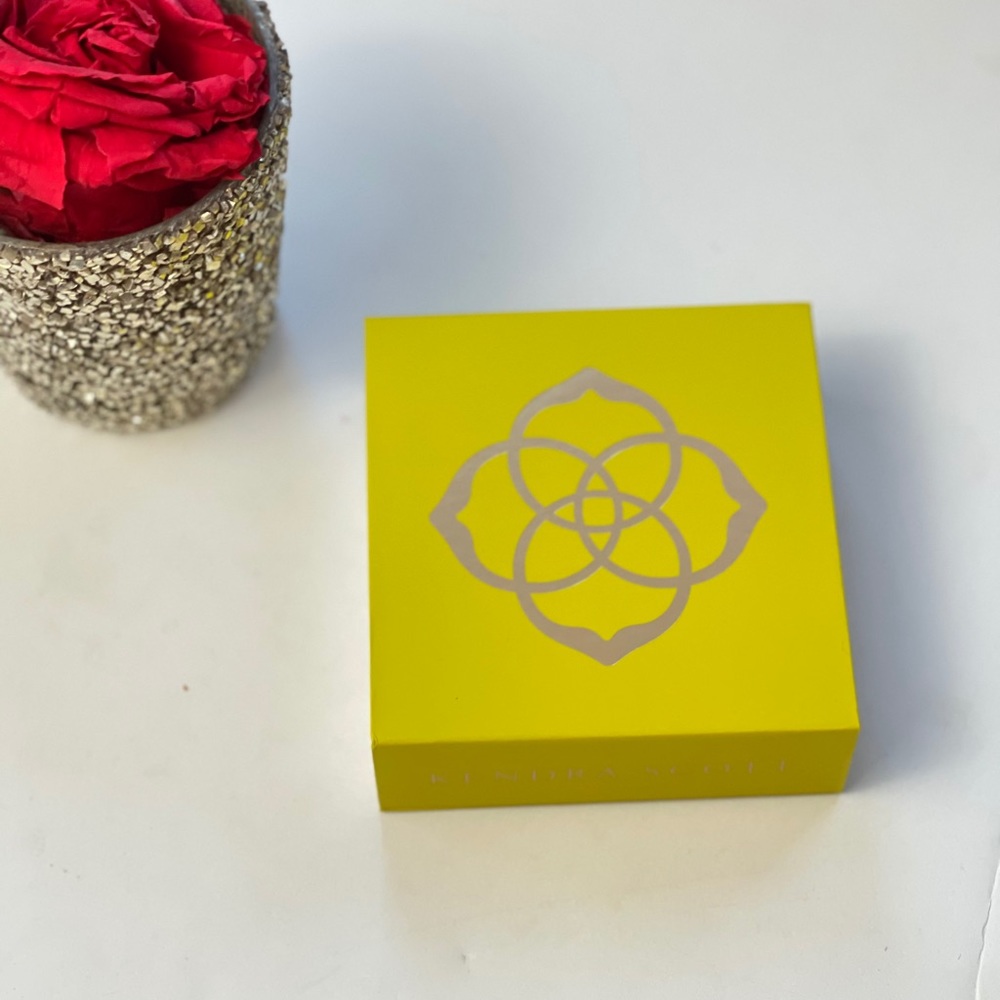 Kendra Scott box / gift box